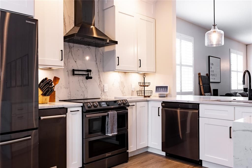 Active With Contract: $699,000 (5 beds, 2 baths, 3000 Square Feet)