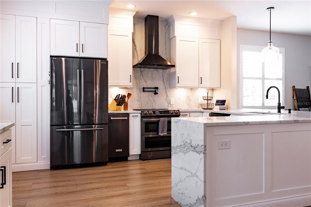 Active With Contract: $699,000 (5 beds, 2 baths, 3000 Square Feet)