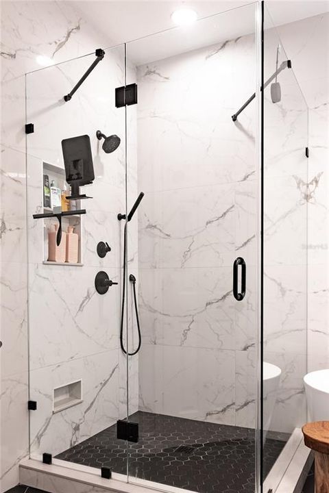 Active With Contract: $699,000 (5 beds, 2 baths, 3000 Square Feet)