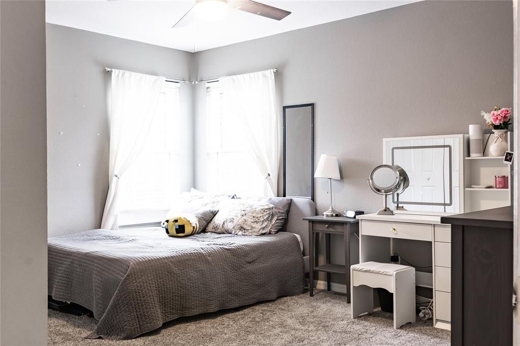 Active With Contract: $699,000 (5 beds, 2 baths, 3000 Square Feet)