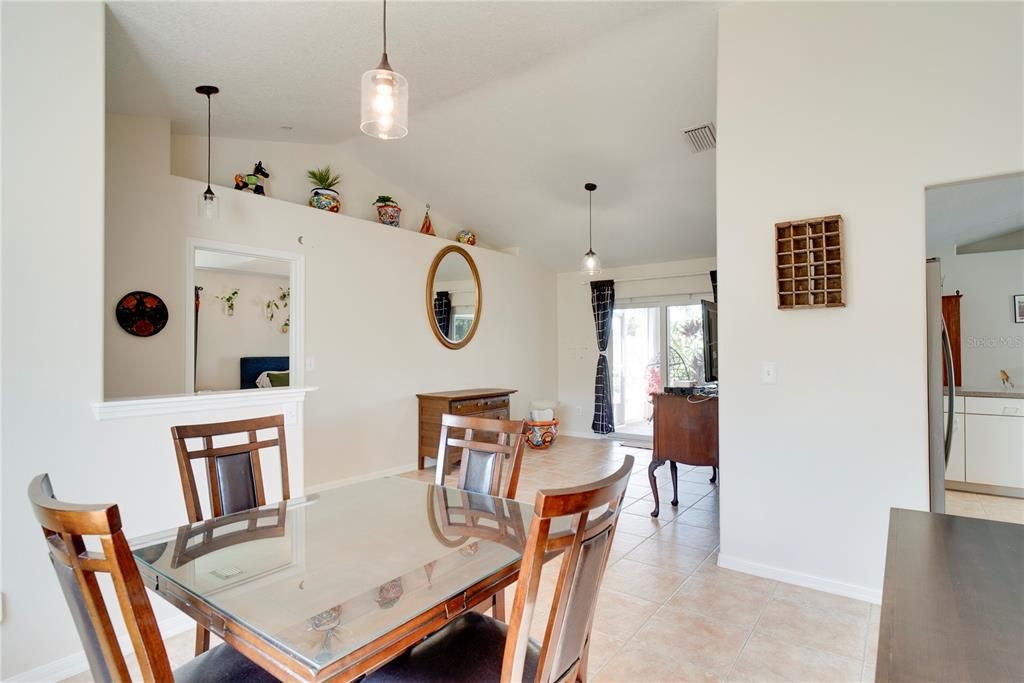 На продажу: $395,000 (3 спален, 2 ванн, 1903 Квадратных фут)