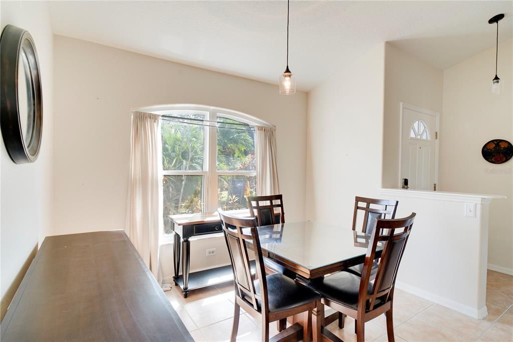 На продажу: $395,000 (3 спален, 2 ванн, 1903 Квадратных фут)