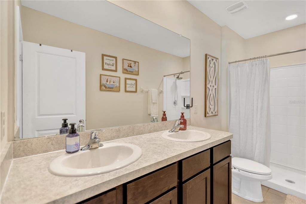 En Venta: $244,000 (3 camas, 2 baños, 1707 Pies cuadrados)