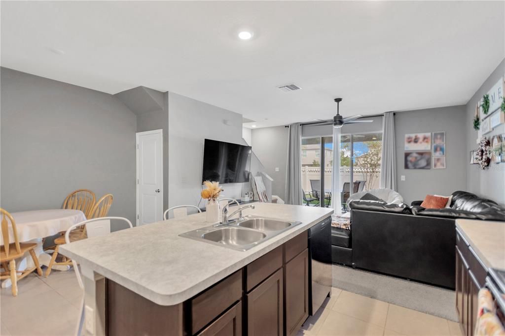 En Venta: $244,000 (3 camas, 2 baños, 1707 Pies cuadrados)