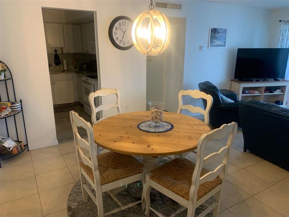 For Sale: $92,000 (2 beds, 2 baths, 919 Square Feet)