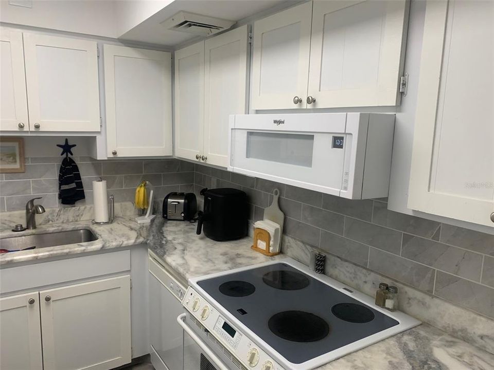 For Sale: $92,000 (2 beds, 2 baths, 919 Square Feet)