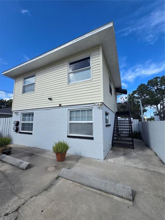 Recently Rented: $1,400 (1 beds, 1 baths, 570 Square Feet)