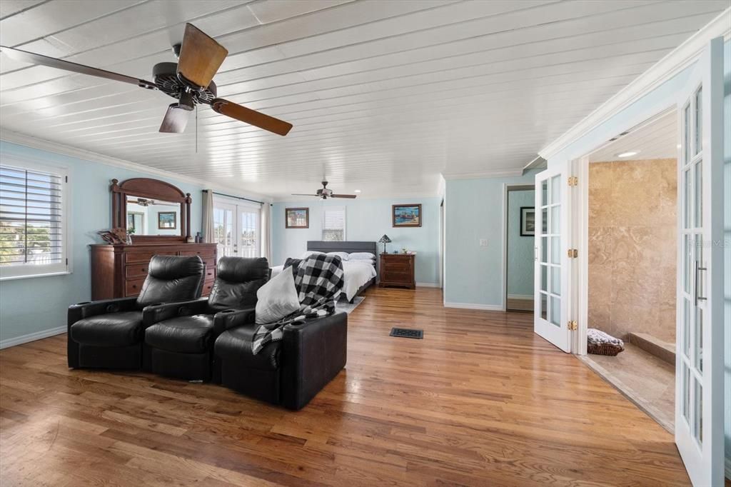 待售: $980,000 (0 贝兹, 0 浴室, 2114 平方英尺)