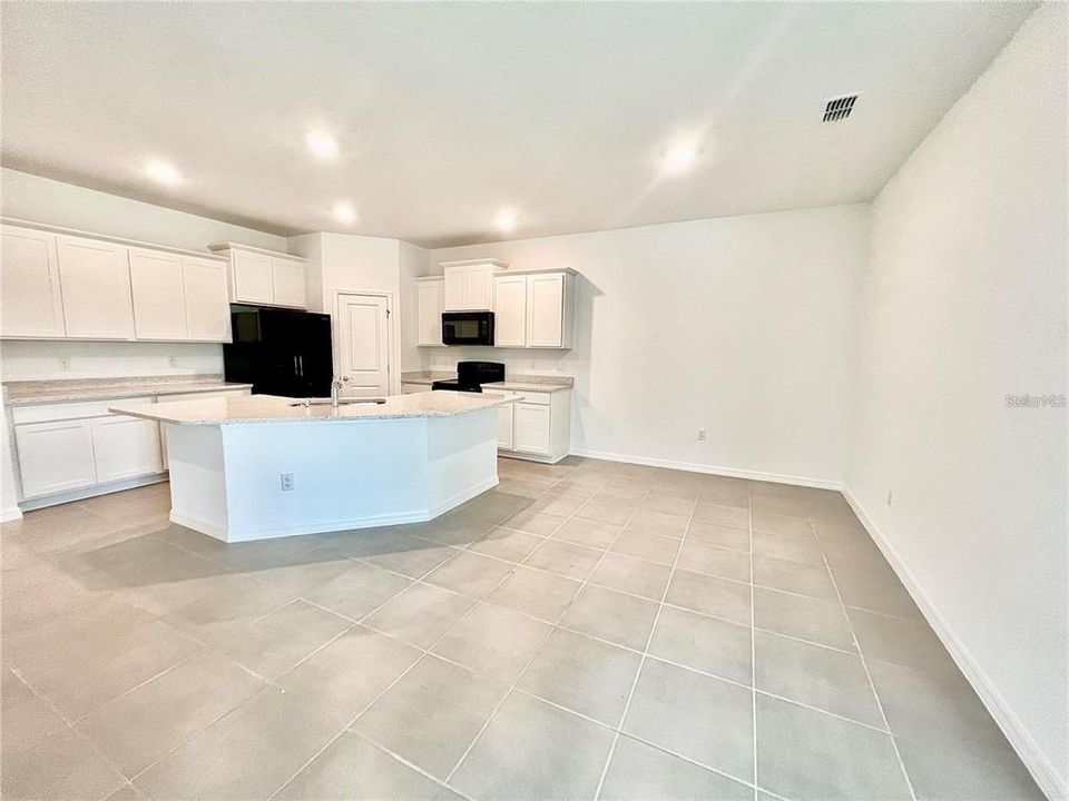 出租: $2,500 (3 贝兹, 2 浴室, 1593 平方英尺)