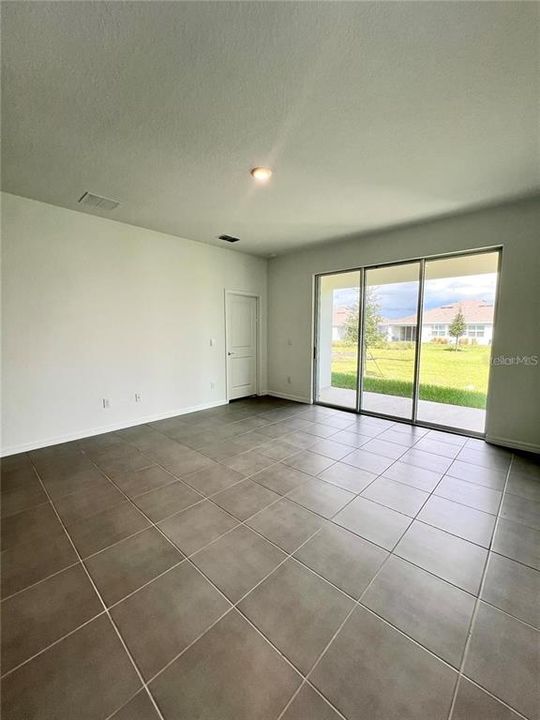 出租: $2,500 (3 贝兹, 2 浴室, 1593 平方英尺)