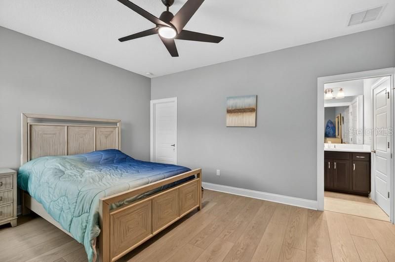 For Sale: $999,990 (4 beds, 4 baths, 3239 Square Feet)