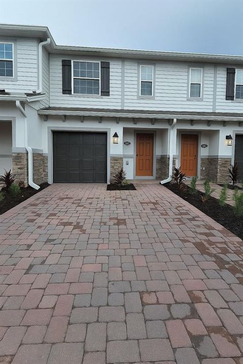 Recently Sold: $299,990 (3 beds, 2 baths, 1379 Square Feet)