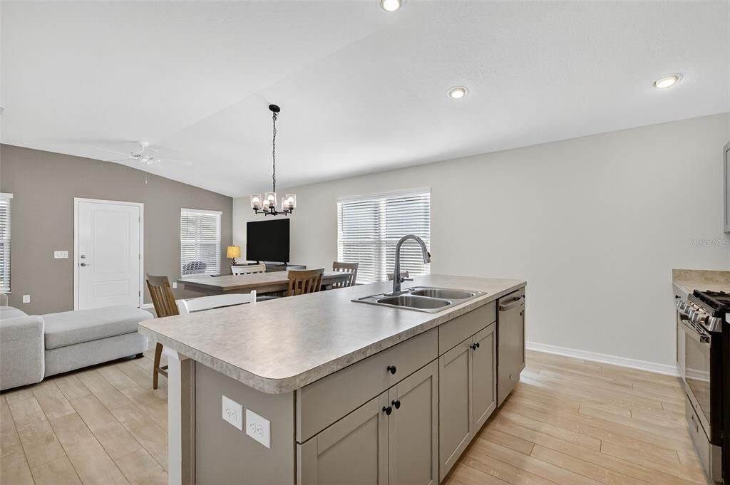 En Venta: $245,000 (2 camas, 2 baños, 1039 Pies cuadrados)