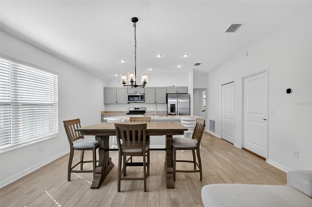 En Venta: $245,000 (2 camas, 2 baños, 1039 Pies cuadrados)