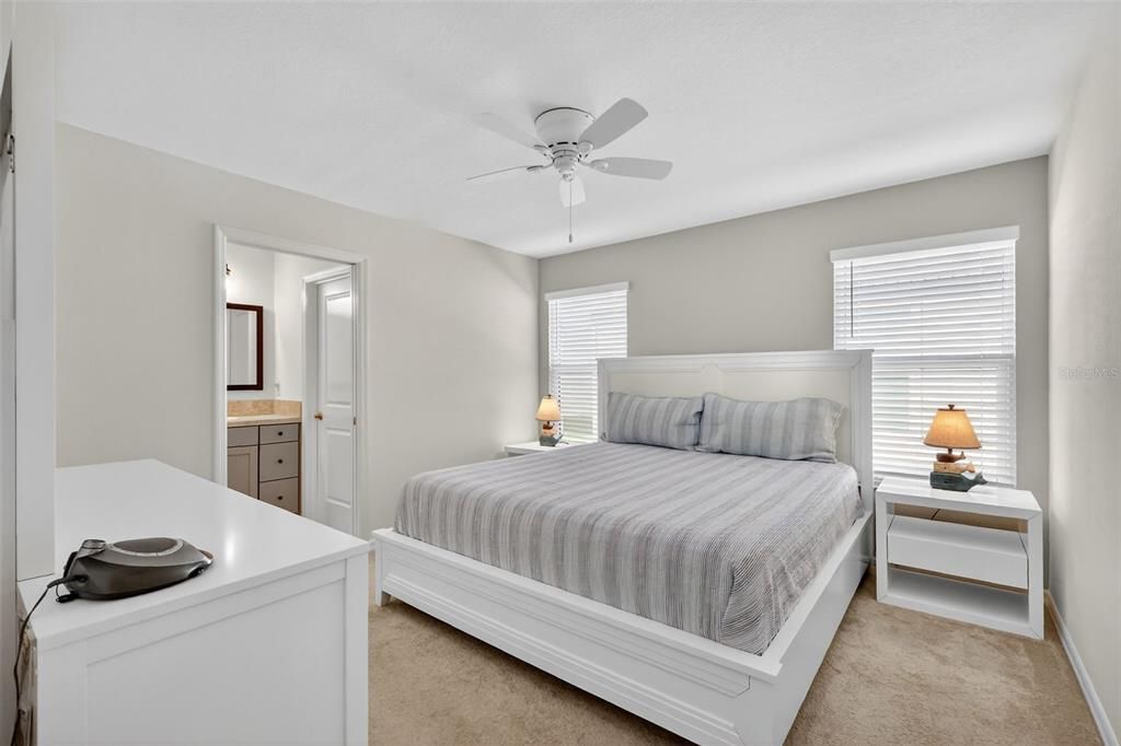 En Venta: $245,000 (2 camas, 2 baños, 1039 Pies cuadrados)