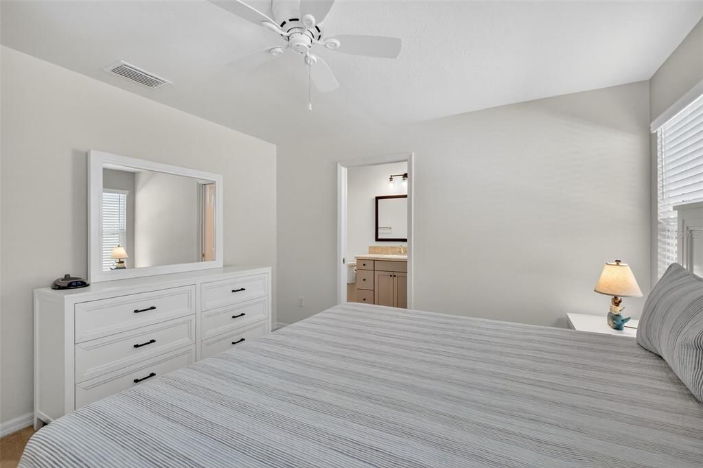 En Venta: $245,000 (2 camas, 2 baños, 1039 Pies cuadrados)