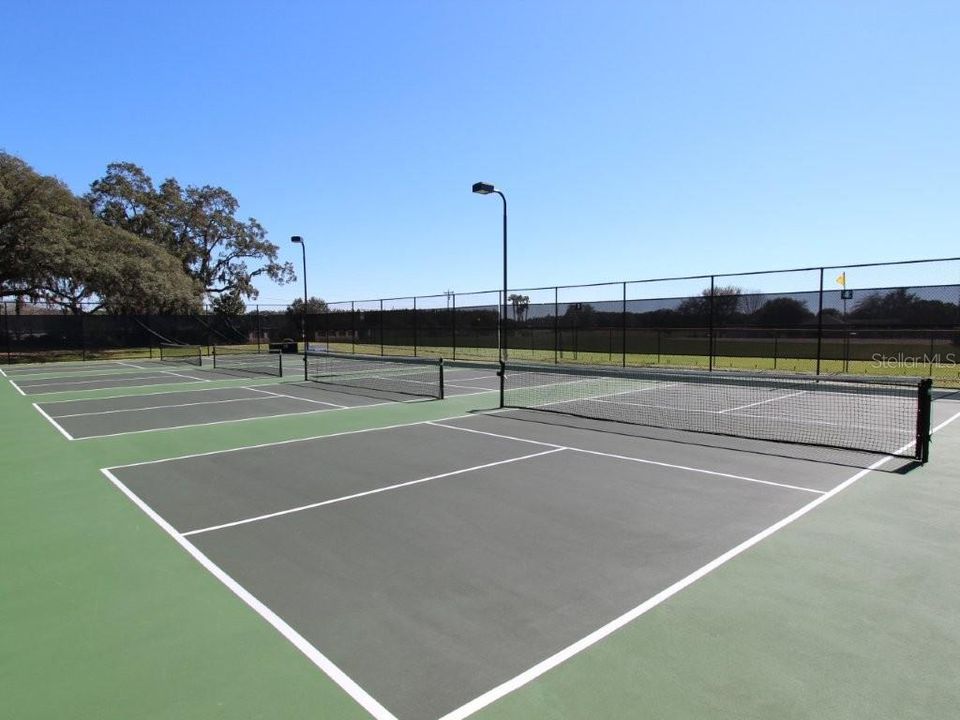 For Sale: $275,000 (3 beds, 2 baths, 1469 Square Feet)