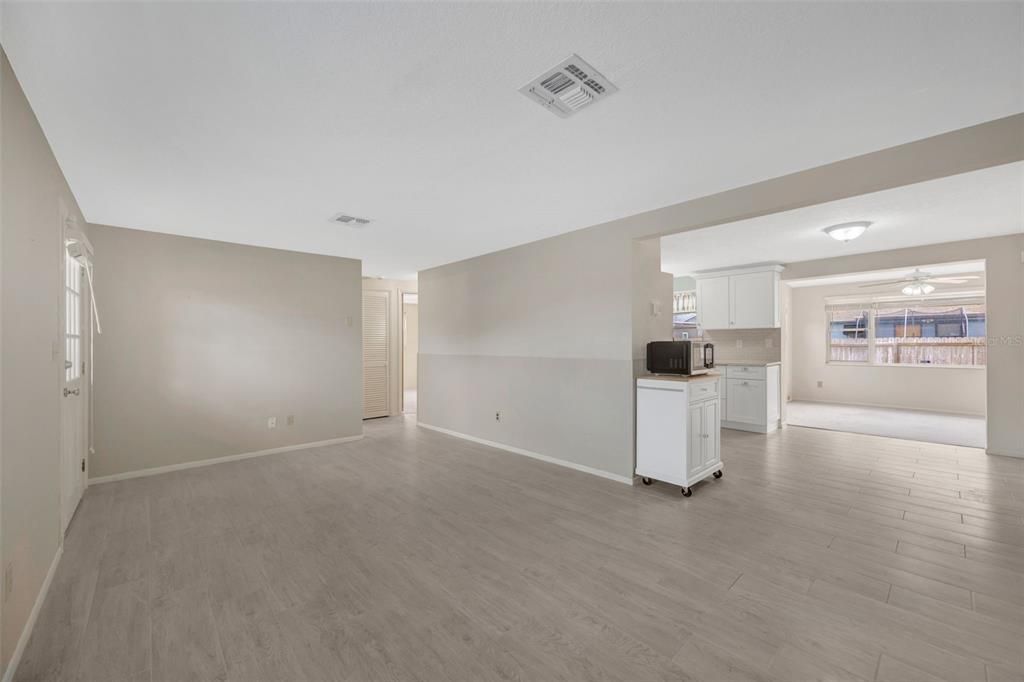 Activo con contrato: $219,900 (2 camas, 2 baños, 1054 Pies cuadrados)