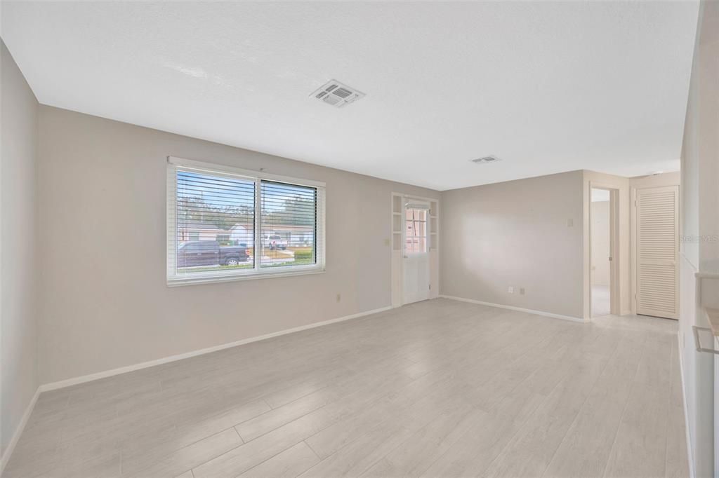 Activo con contrato: $219,900 (2 camas, 2 baños, 1054 Pies cuadrados)