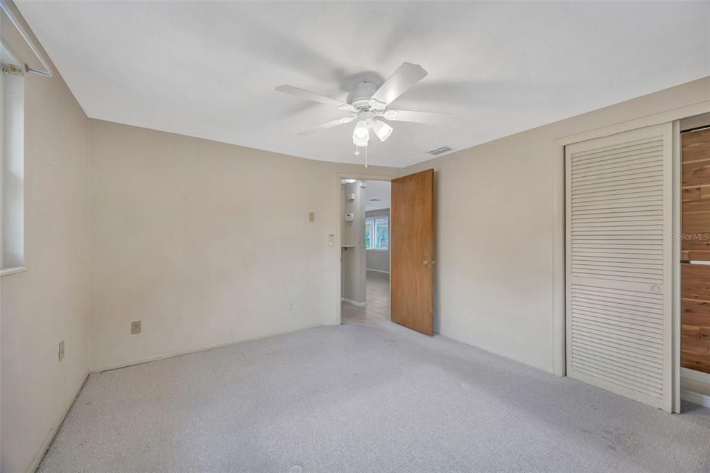 Activo con contrato: $219,900 (2 camas, 2 baños, 1054 Pies cuadrados)