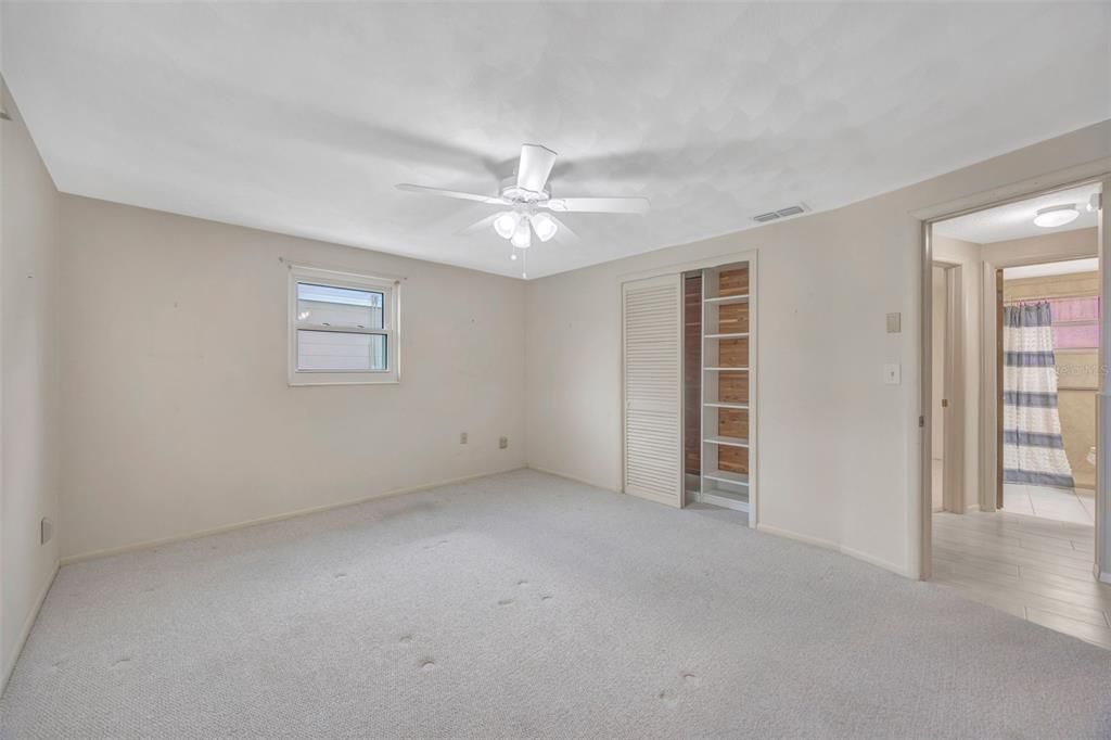 Activo con contrato: $219,900 (2 camas, 2 baños, 1054 Pies cuadrados)