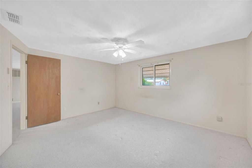 Activo con contrato: $219,900 (2 camas, 2 baños, 1054 Pies cuadrados)