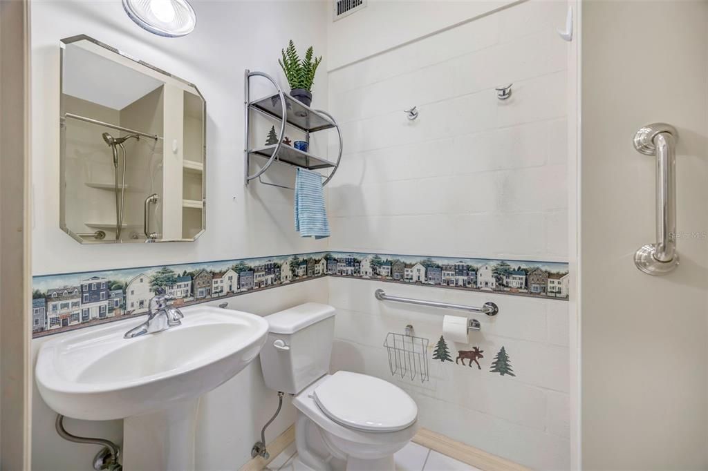 Activo con contrato: $219,900 (2 camas, 2 baños, 1054 Pies cuadrados)