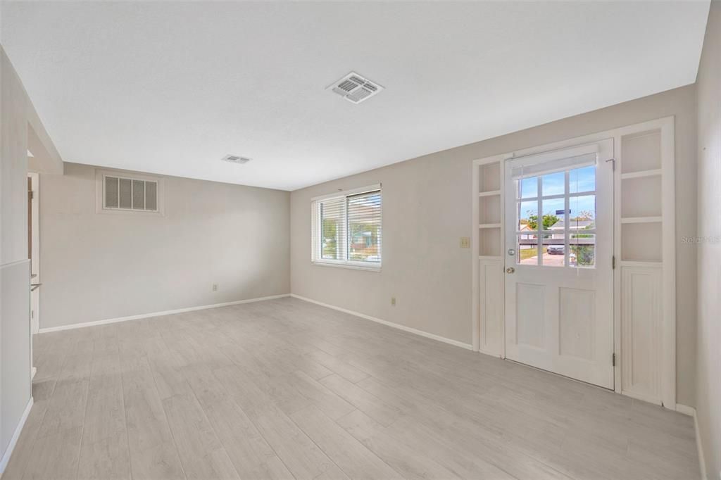 Activo con contrato: $219,900 (2 camas, 2 baños, 1054 Pies cuadrados)