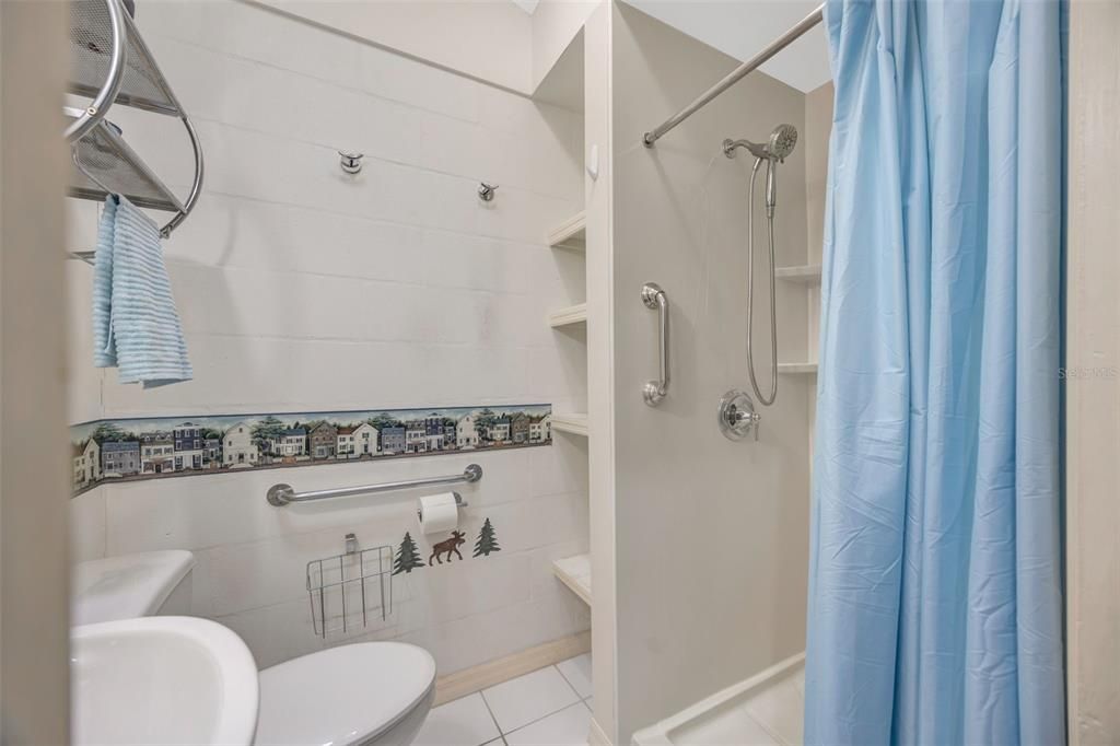 Activo con contrato: $219,900 (2 camas, 2 baños, 1054 Pies cuadrados)