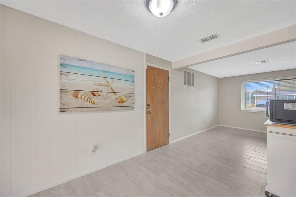 Activo con contrato: $219,900 (2 camas, 2 baños, 1054 Pies cuadrados)