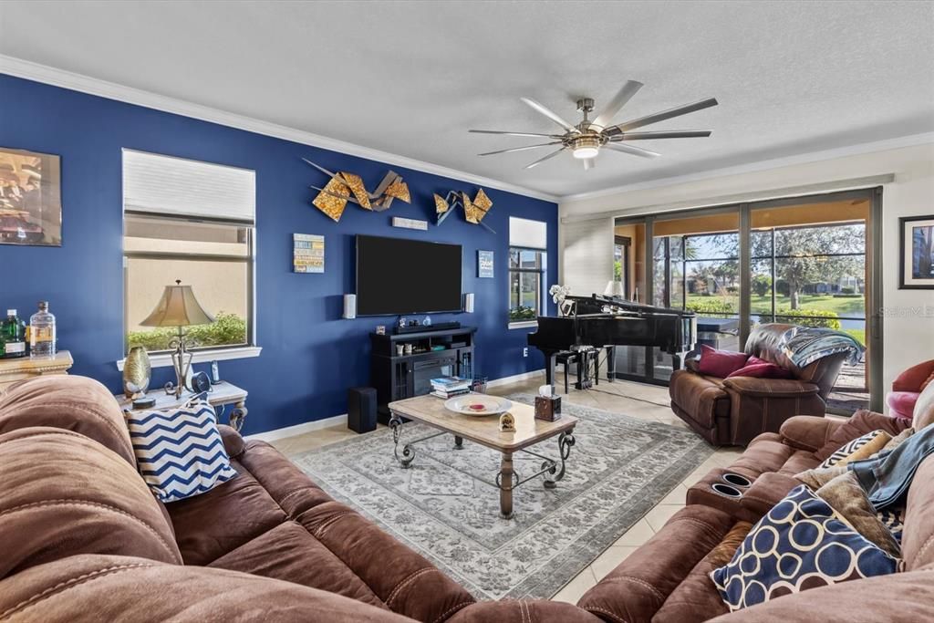 На продажу: $564,900 (3 спален, 2 ванн, 2018 Квадратных фут)