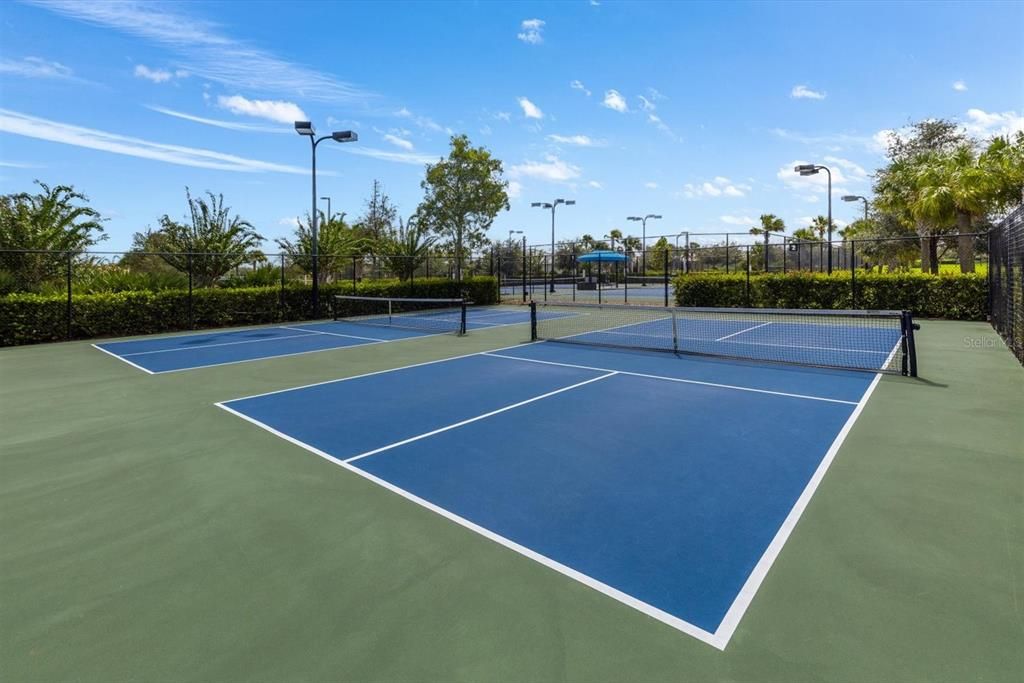 На продажу: $564,900 (3 спален, 2 ванн, 2018 Квадратных фут)