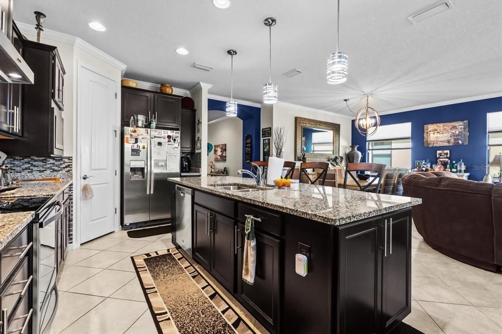 На продажу: $564,900 (3 спален, 2 ванн, 2018 Квадратных фут)