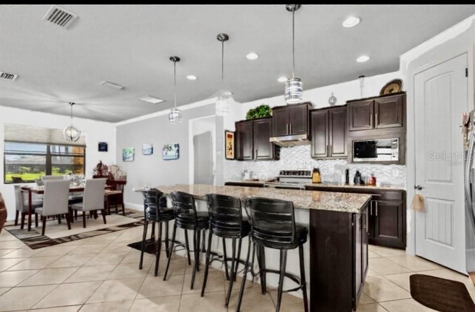 На продажу: $564,900 (3 спален, 2 ванн, 2018 Квадратных фут)