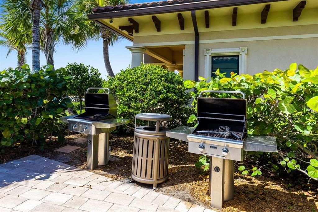 На продажу: $564,900 (3 спален, 2 ванн, 2018 Квадратных фут)