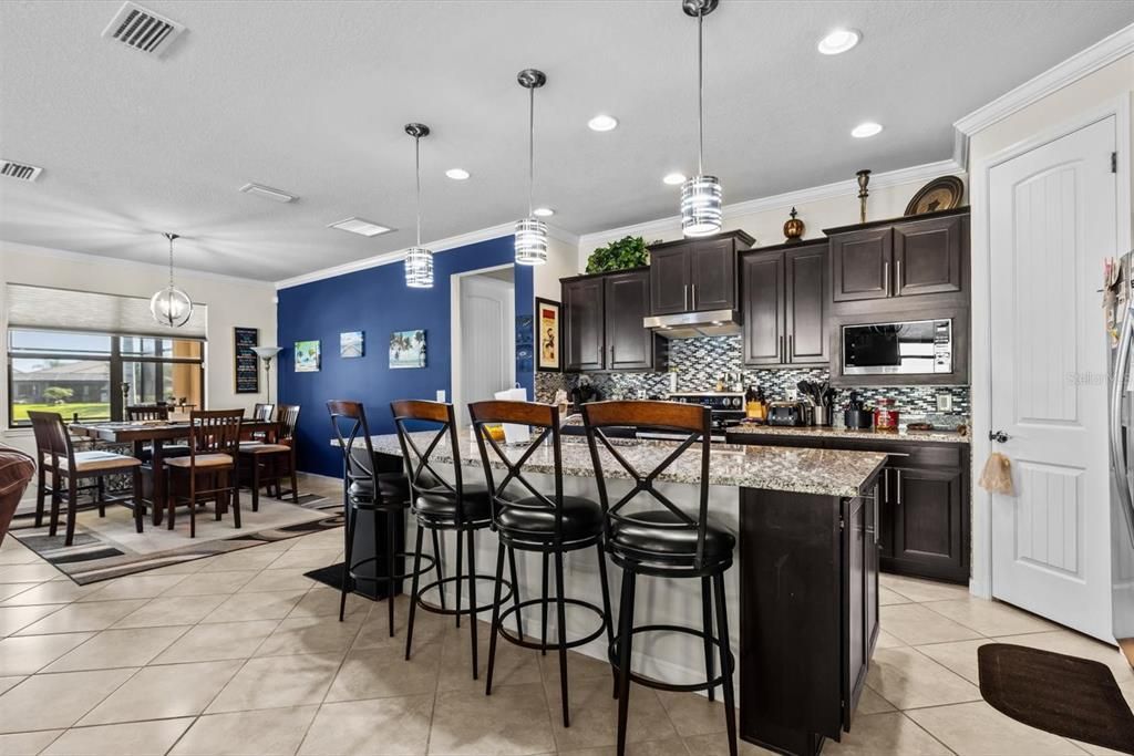 На продажу: $564,900 (3 спален, 2 ванн, 2018 Квадратных фут)