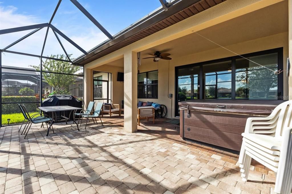 На продажу: $564,900 (3 спален, 2 ванн, 2018 Квадратных фут)