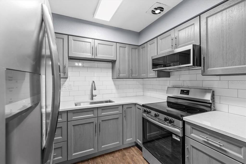 Active With Contract: $340,000 (2 beds, 1 baths, 1256 Square Feet)