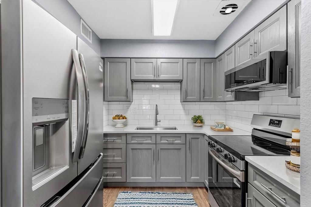 Active With Contract: $340,000 (2 beds, 1 baths, 1256 Square Feet)