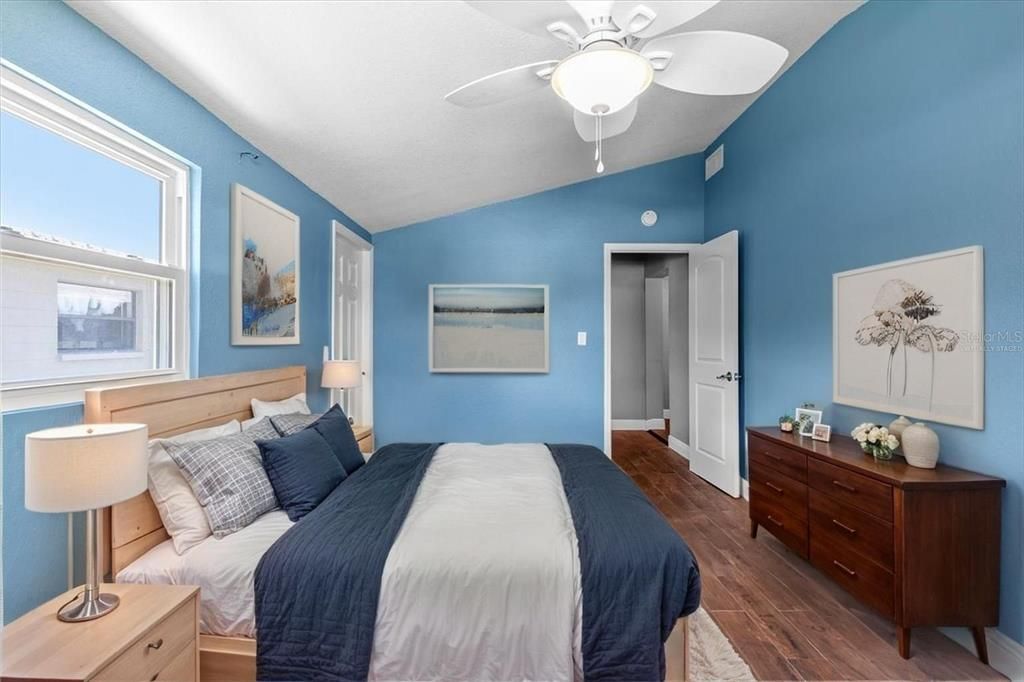 Active With Contract: $340,000 (2 beds, 1 baths, 1256 Square Feet)