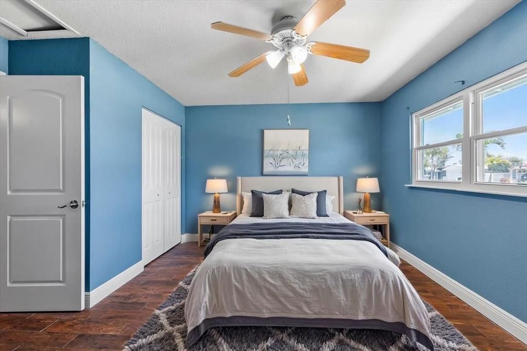 Active With Contract: $340,000 (2 beds, 1 baths, 1256 Square Feet)