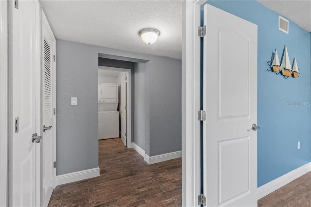 Active With Contract: $340,000 (2 beds, 1 baths, 1256 Square Feet)