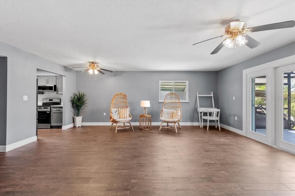 Active With Contract: $340,000 (2 beds, 1 baths, 1256 Square Feet)