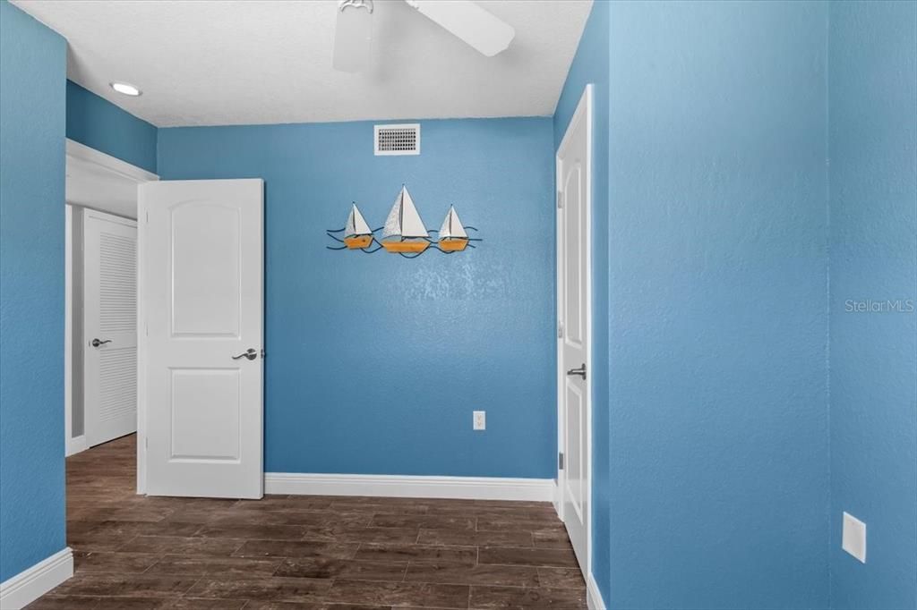 Active With Contract: $340,000 (2 beds, 1 baths, 1256 Square Feet)