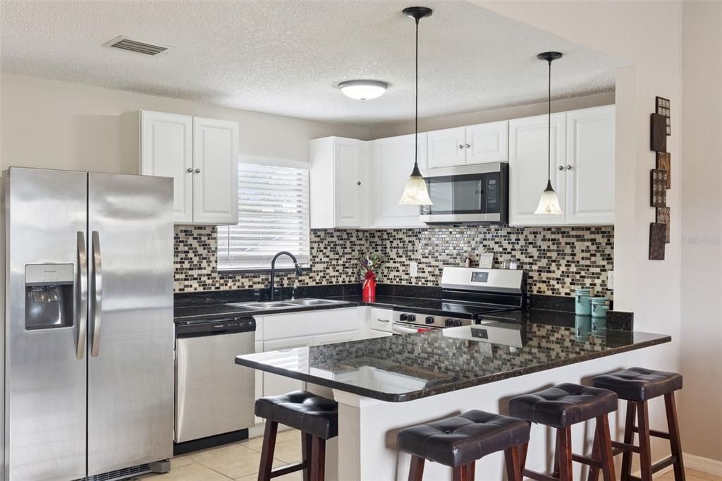 待售: $299,500 (3 贝兹, 2 浴室, 1141 平方英尺)