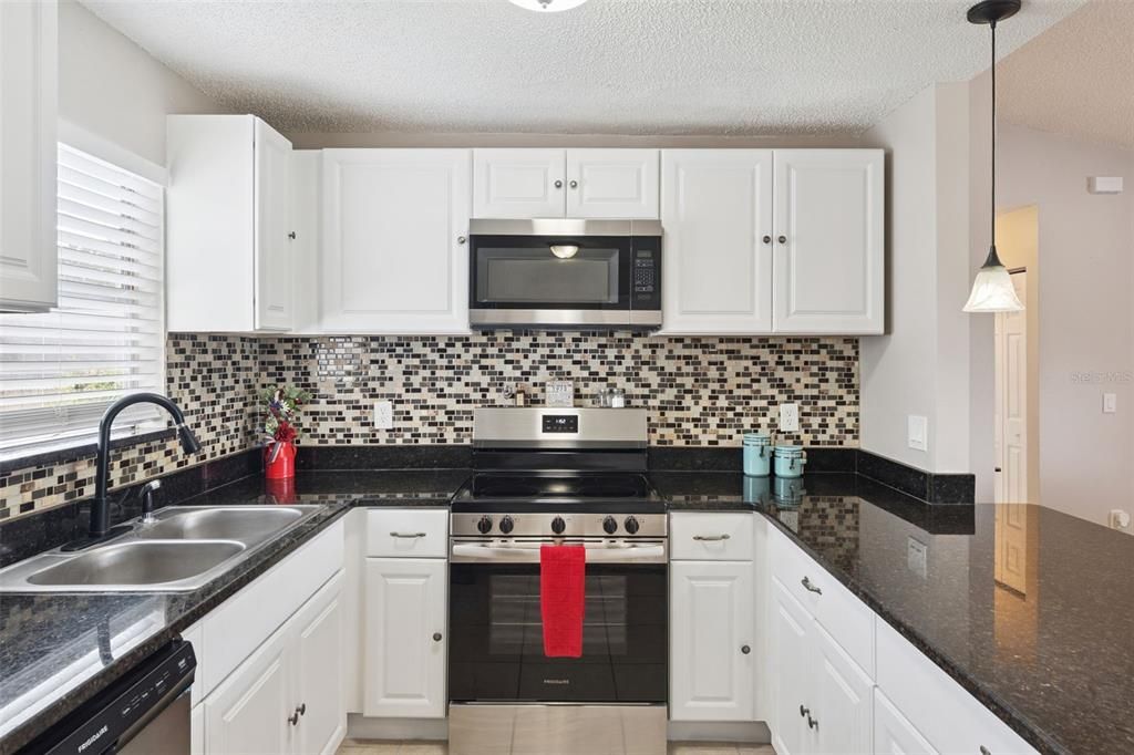 待售: $299,500 (3 贝兹, 2 浴室, 1141 平方英尺)