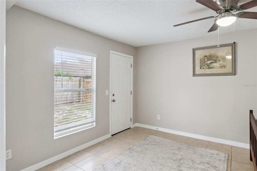 待售: $299,500 (3 贝兹, 2 浴室, 1141 平方英尺)