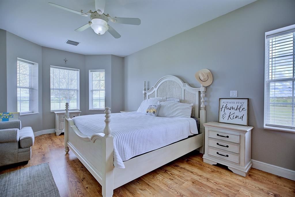 En Venta: $659,000 (3 camas, 2 baños, 2546 Pies cuadrados)