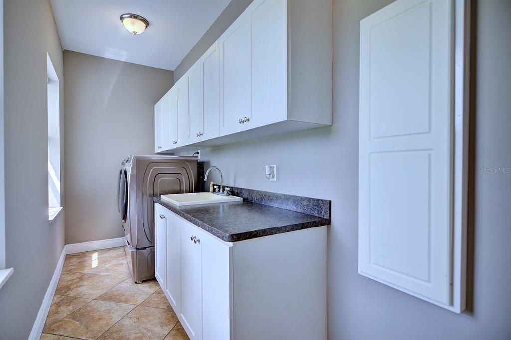 En Venta: $659,000 (3 camas, 2 baños, 2546 Pies cuadrados)