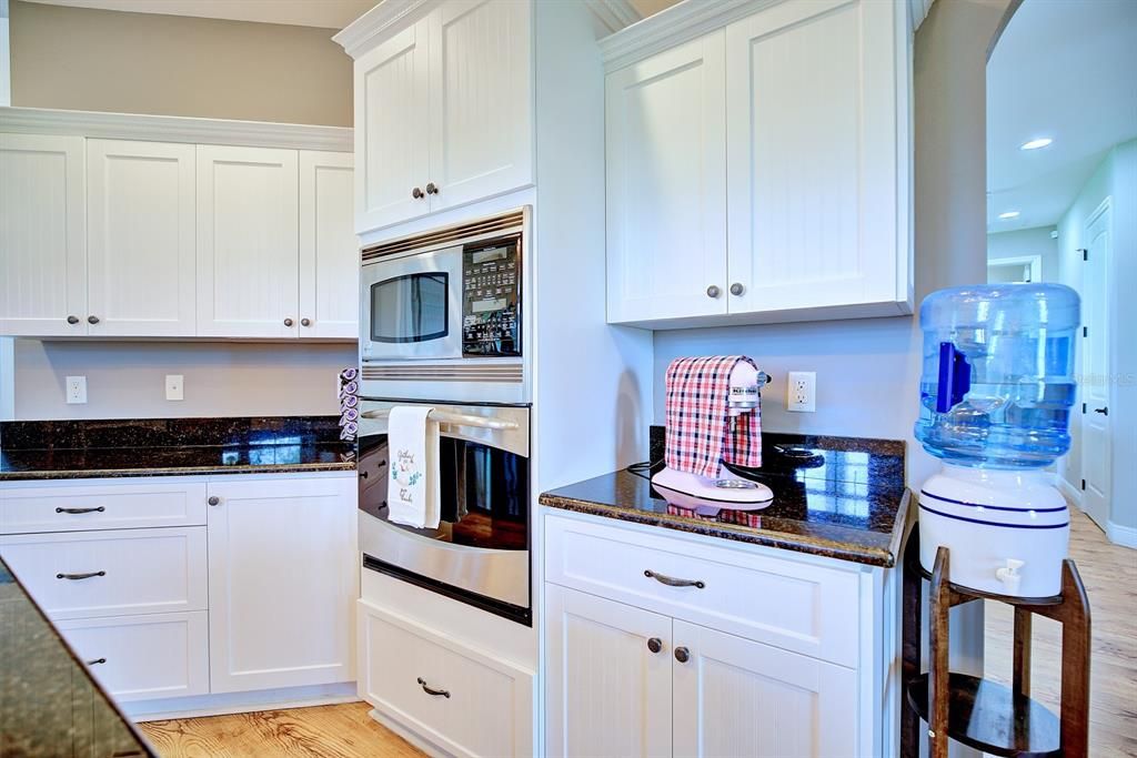 En Venta: $659,000 (3 camas, 2 baños, 2546 Pies cuadrados)